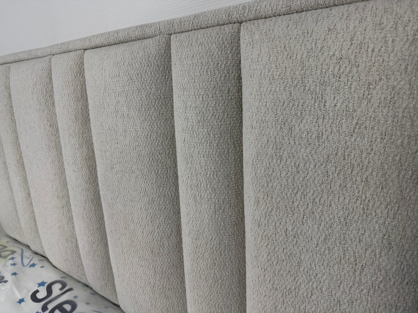 Sahin Boxspring met opbergruimte - Teddy ecru stof