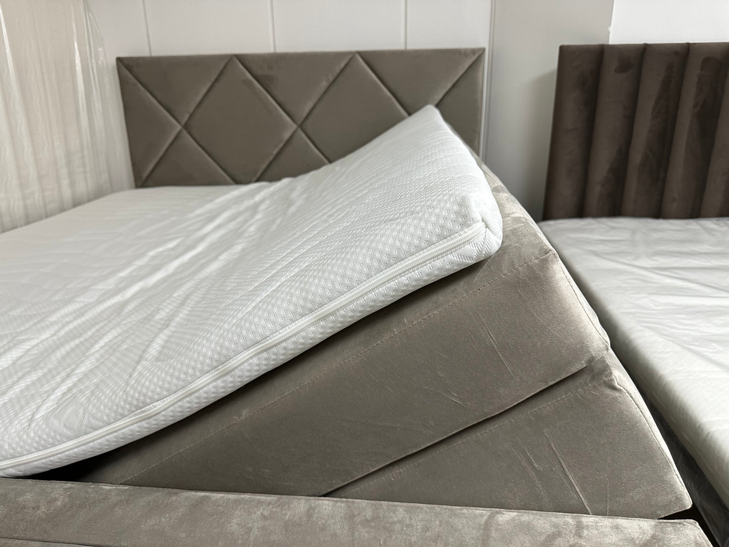 Roxa Boxspring bed