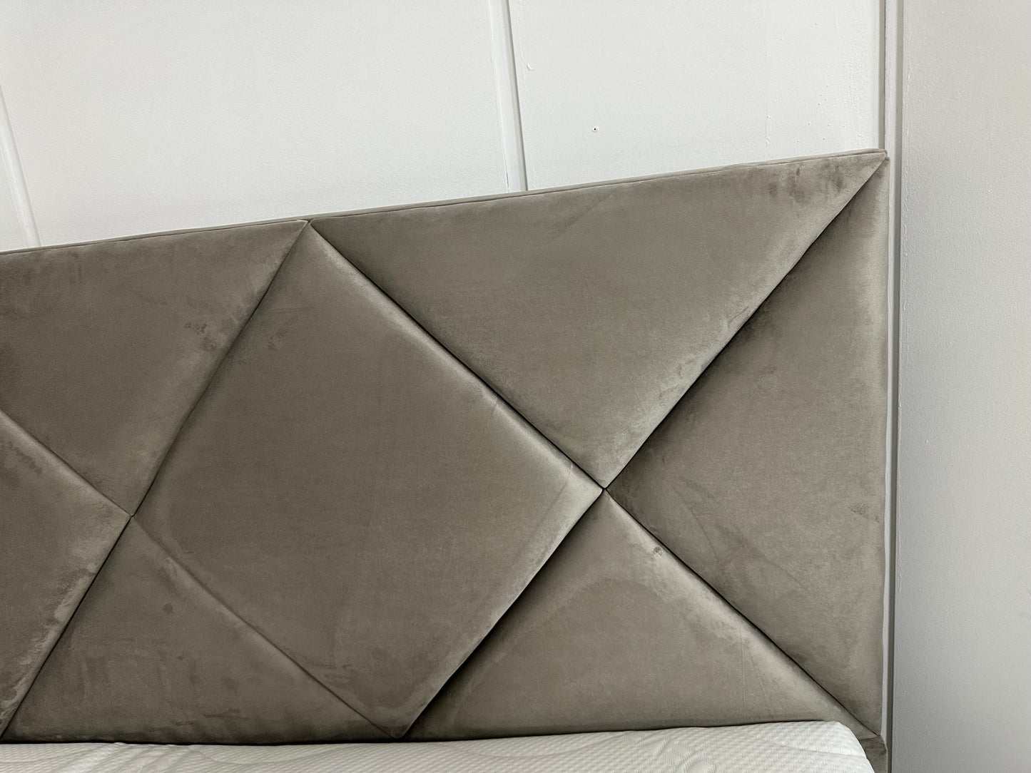 Roxa Boxspring bed