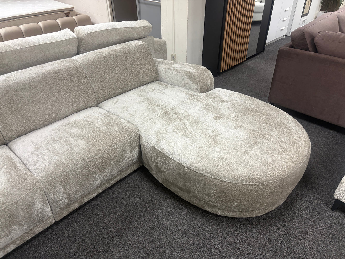 PILOOT – Luxe Organische Designbank