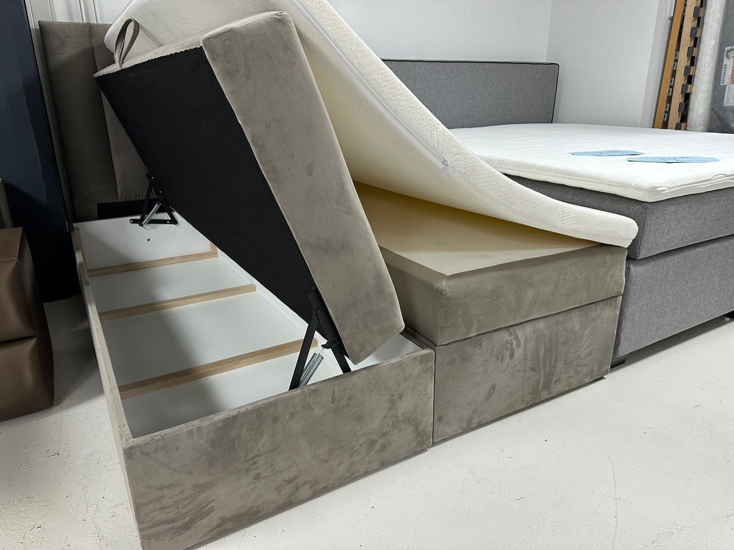 Line Boxspring bed