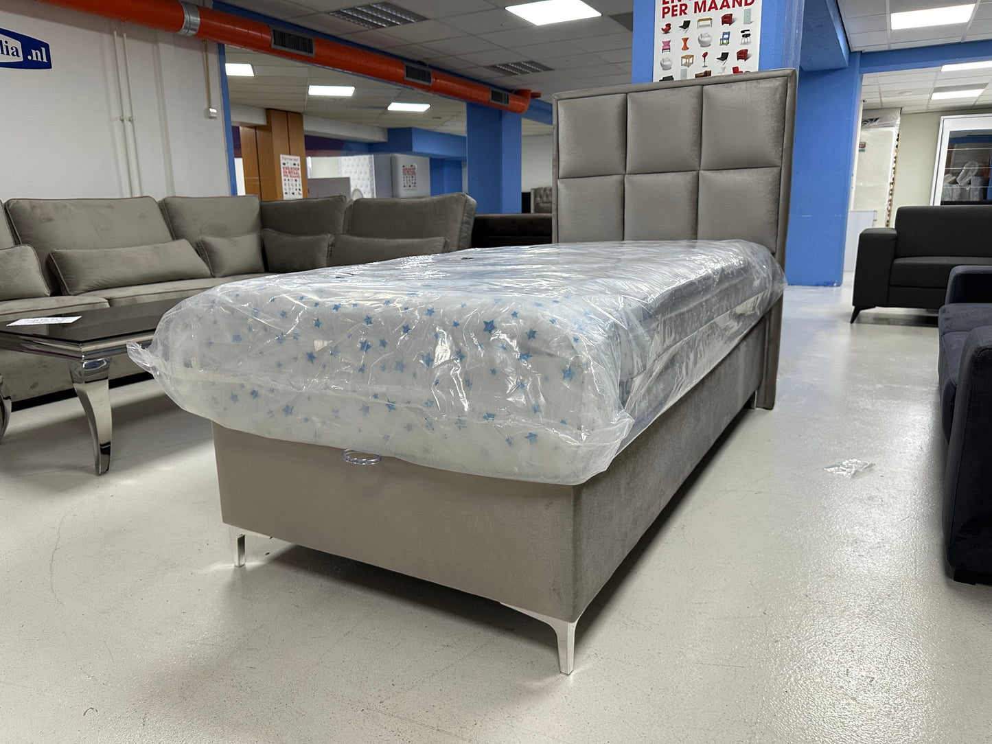 Inova Boxspring bed