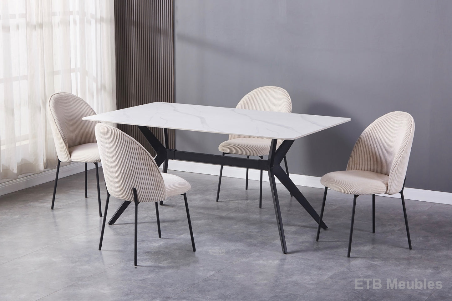 Eettafel met Keramisch Wit Blad en Kruispoot