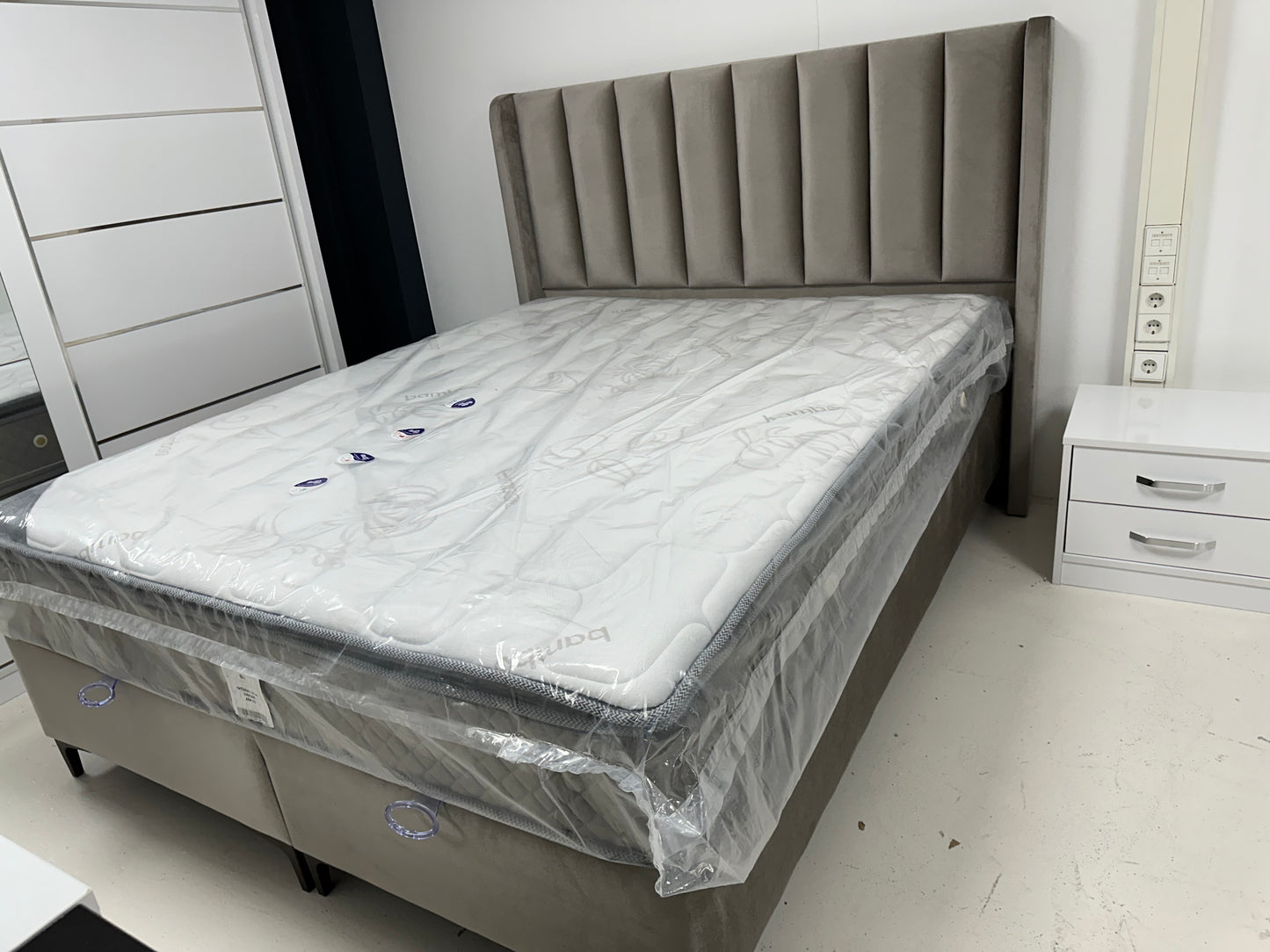 Optimus Boxspring bed