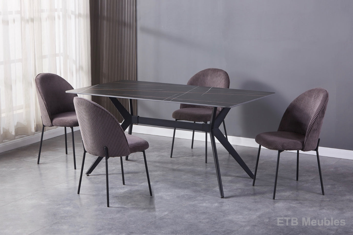 Eettafel met Keramisch Zwart Blad en Kruispoot